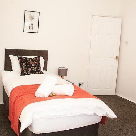 Trafford House - Stylish 3-Bed Home With Private Parking Manchester Eksteriør billede