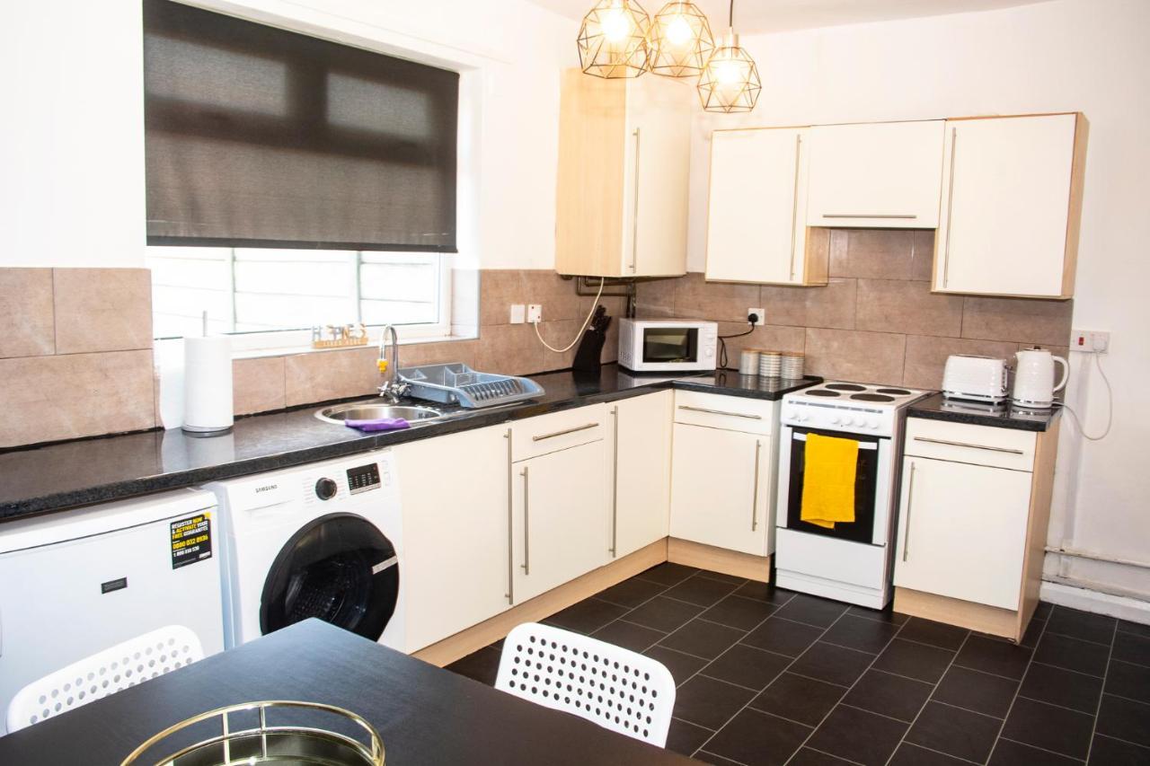 Trafford House - Stylish 3-Bed Home With Private Parking Manchester Eksteriør billede