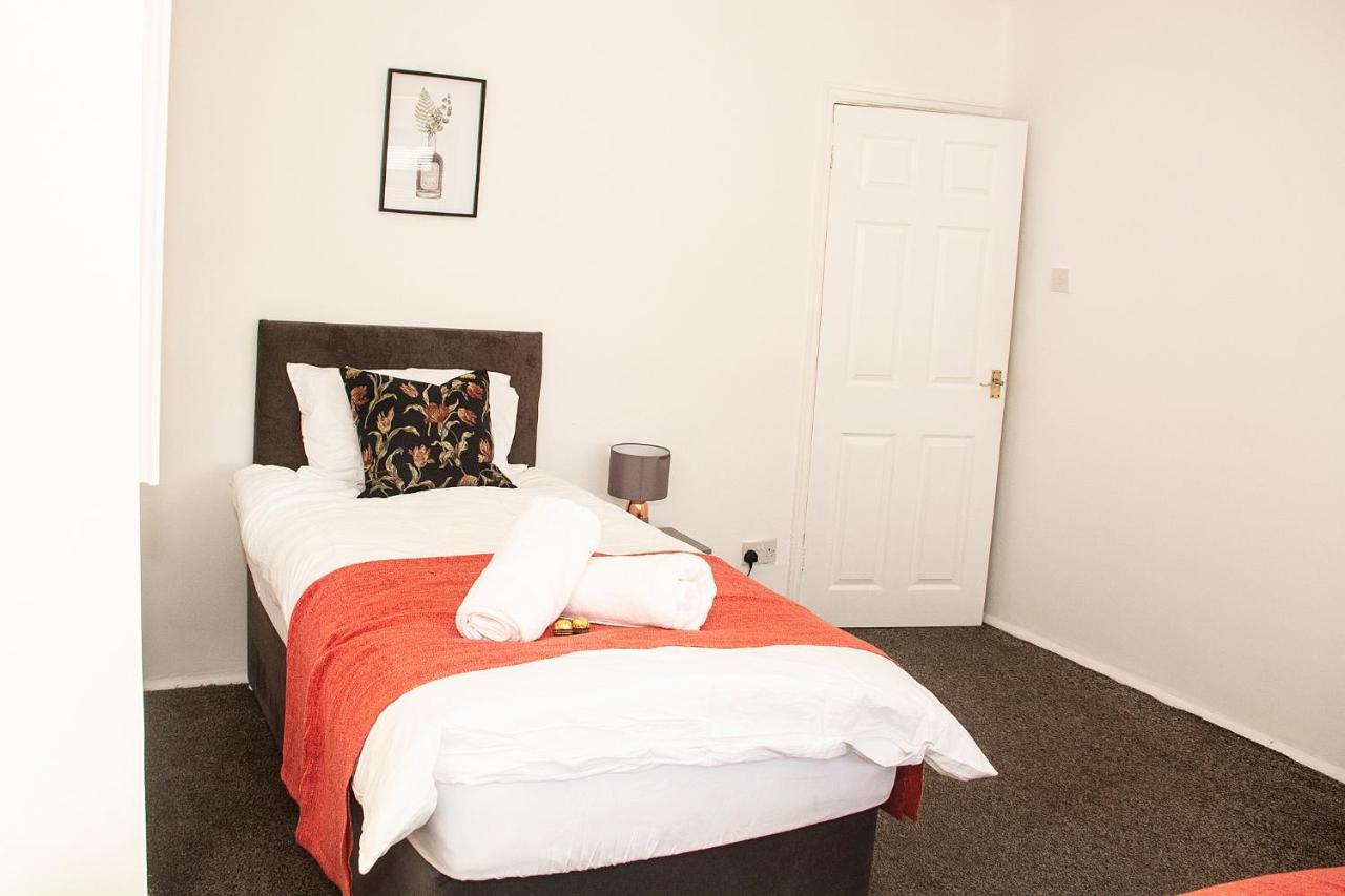 Trafford House - Stylish 3-Bed Home With Private Parking Manchester Eksteriør billede