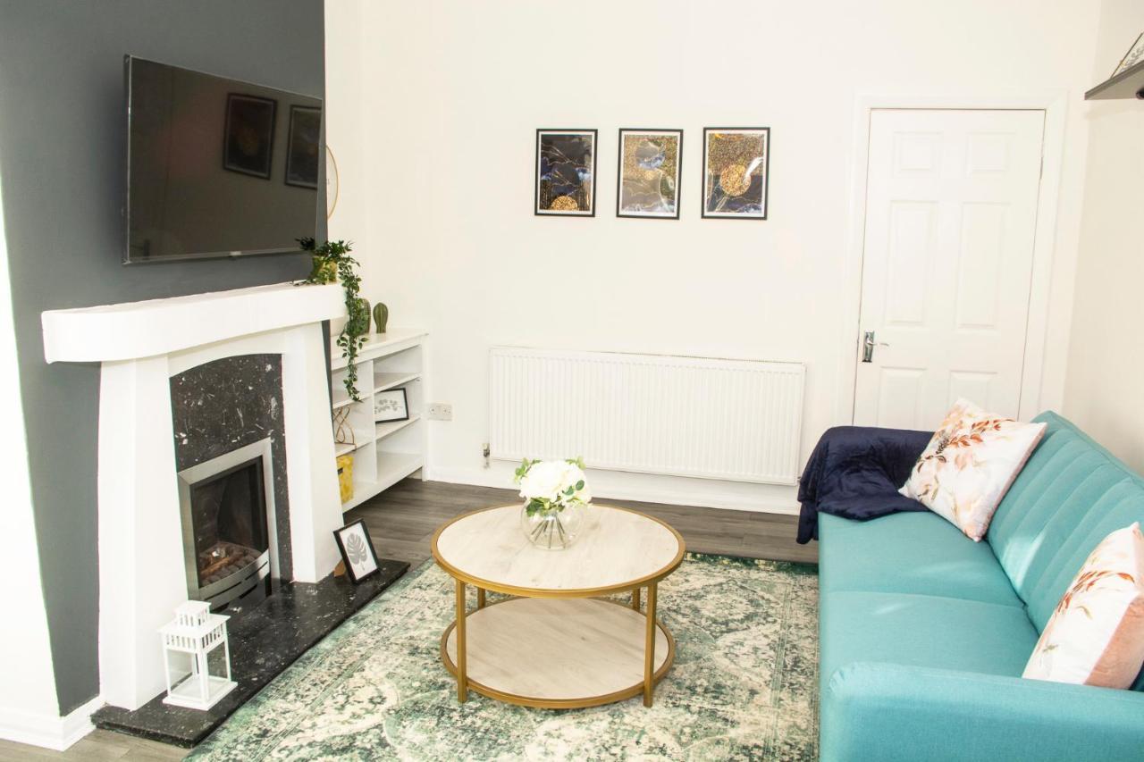 Trafford House - Stylish 3-Bed Home With Private Parking Manchester Eksteriør billede